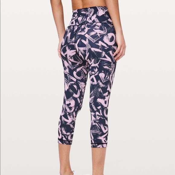 SOLD Wunder Under Crop 21” Size 8 - Picture 4 of 7